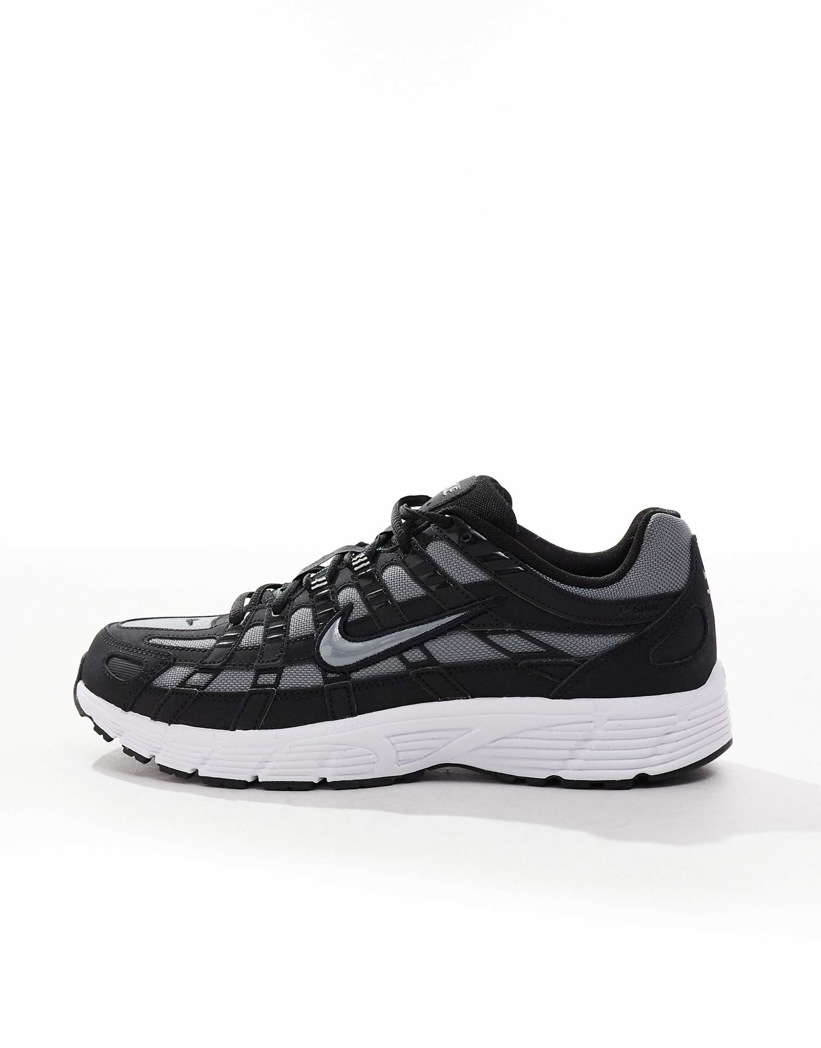 img_0241 Nike p-6000 sneakers in black and white - Figura 1