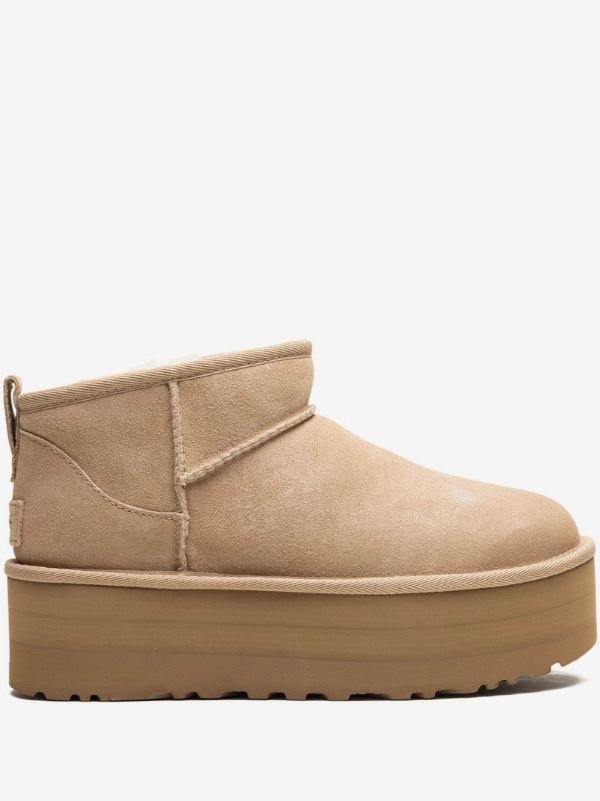img_4198 UGG
Classic Ultra Mini Platform boots - Figura 1